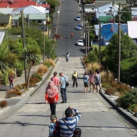 Bed and Breakfast Sleep On The Steepest Street In The World! Данідін Екстер'єр фото